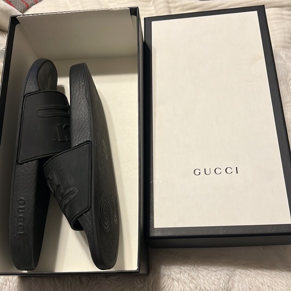 COPY - Gucci Logo Rubber Slides 8M/10W CURRENTLY SOLD OUT IN STORES! - Picture 1 of 10